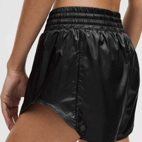 New Rare LULULEMON Hotty Hot High Rise Shorts 4" Black Matte Sheen Lined 6 - Picture 5 of 12